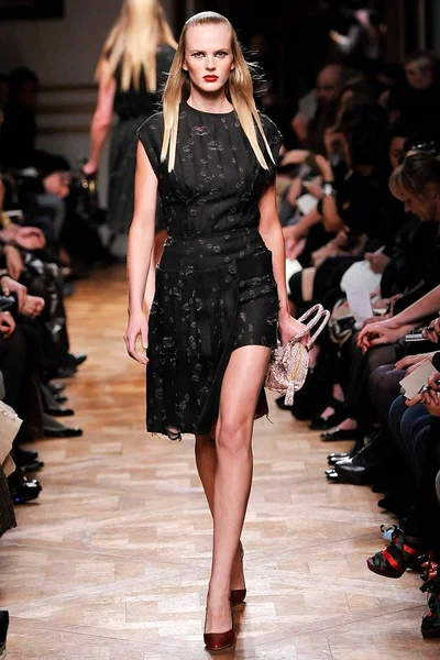 Look 28